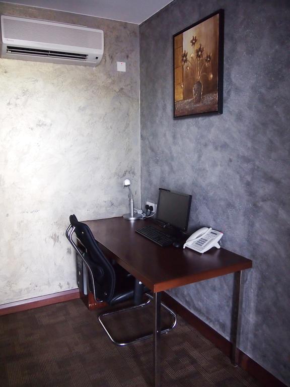 Roomz Hotel Seria Exterior foto