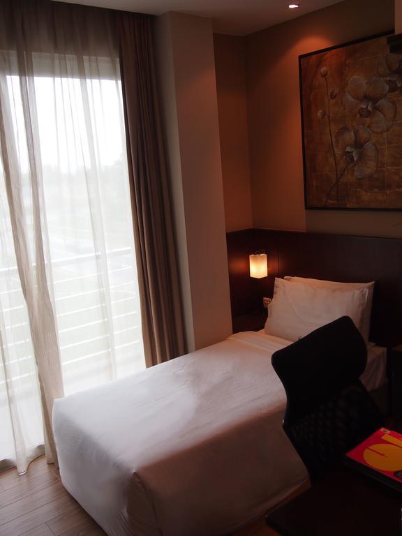 Roomz Hotel Seria Exterior foto