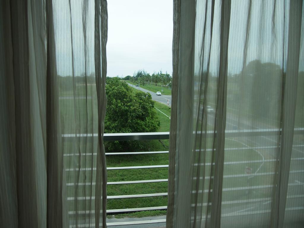 Roomz Hotel Seria Exterior foto